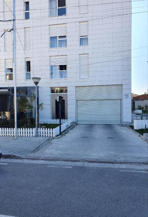 Rovena'S Apartment - Free Parking Тирана Экстерьер фото