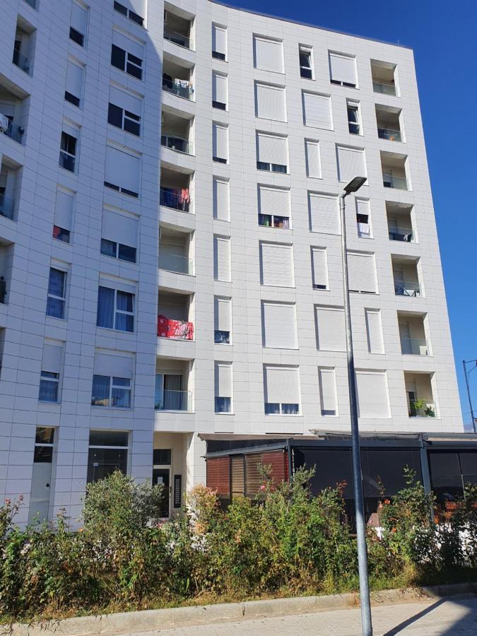 Rovena'S Apartment - Free Parking Тирана Экстерьер фото