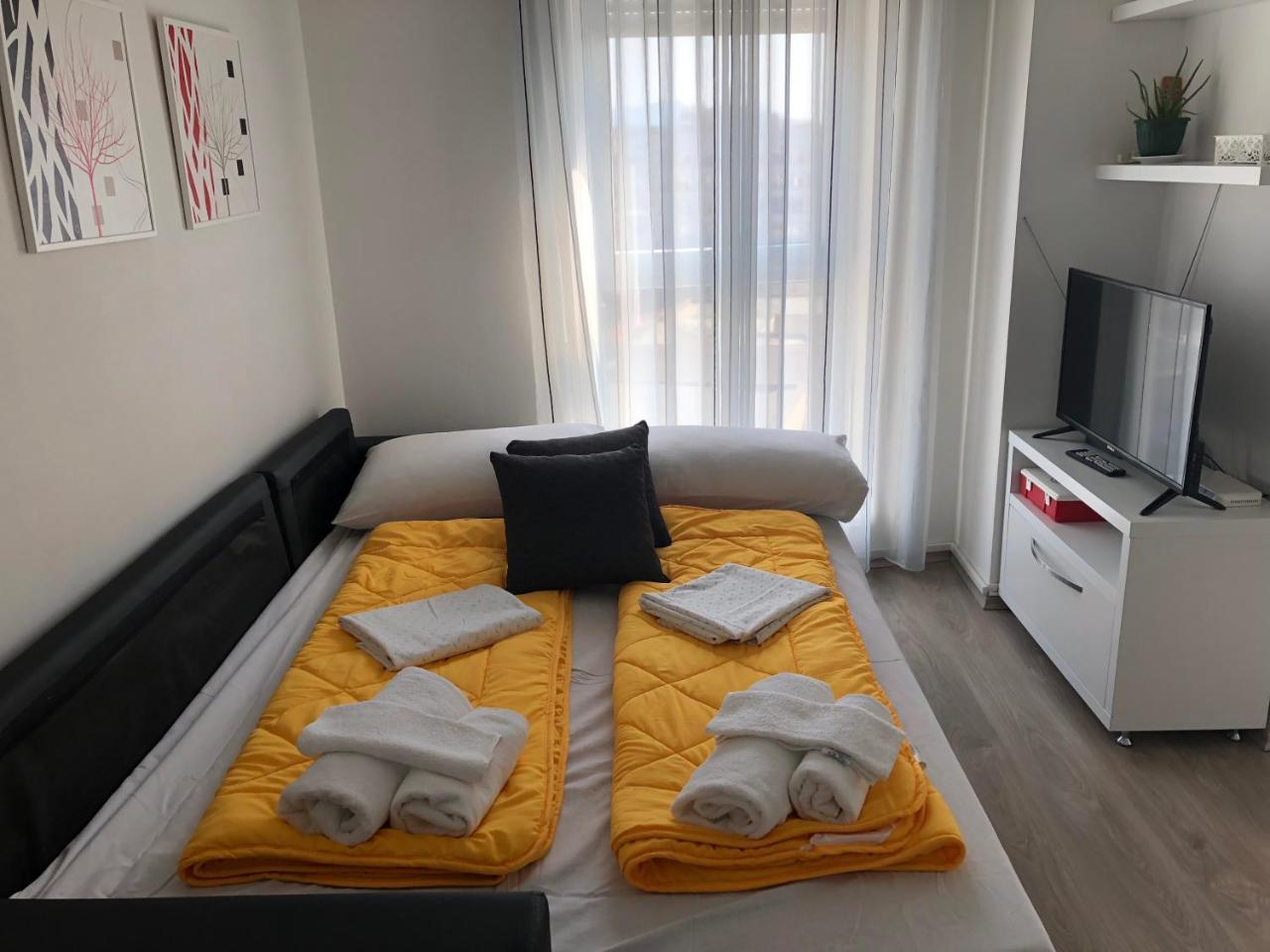Rovena'S Apartment - Free Parking Тирана Экстерьер фото